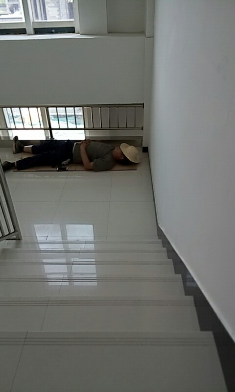 “烈日當(dāng)空，干活依然不放松”——記維珂瑞北京藥廠安裝現(xiàn)場