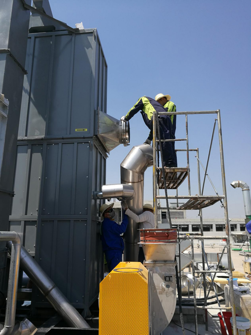 “烈日當(dāng)空，干活依然不放松”——記維珂瑞北京藥廠安裝現(xiàn)場