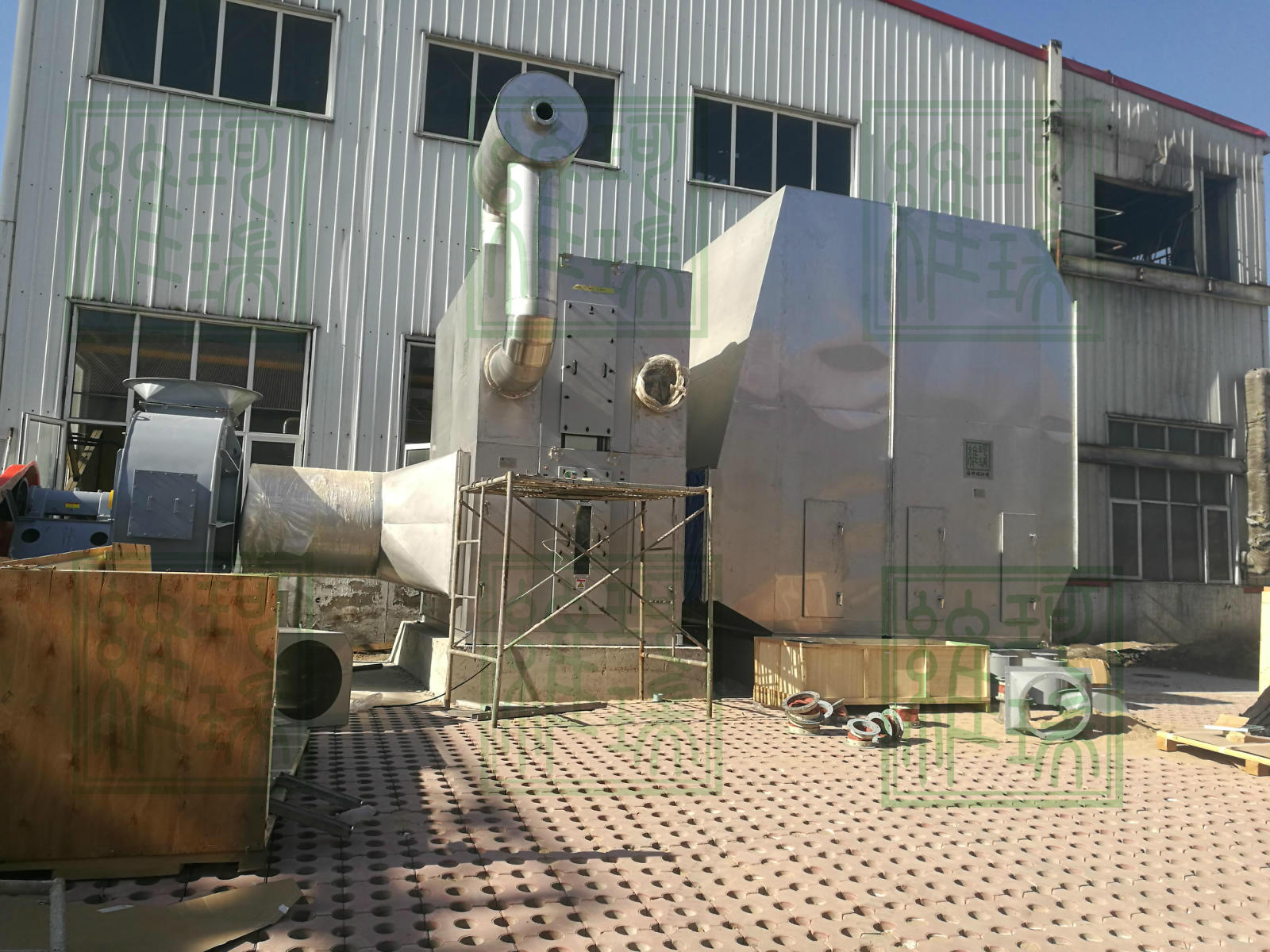 打響藍(lán)天保衛(wèi)戰(zhàn)，響應(yīng)環(huán)保號(hào)召——記維珂瑞油漆廠安裝現(xiàn)場(chǎng)